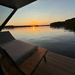Wave-Lounge, Exklusives Hausboot In Berlin
