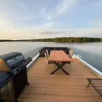 Wave-Lounge, Exklusives Hausboot In Berlin