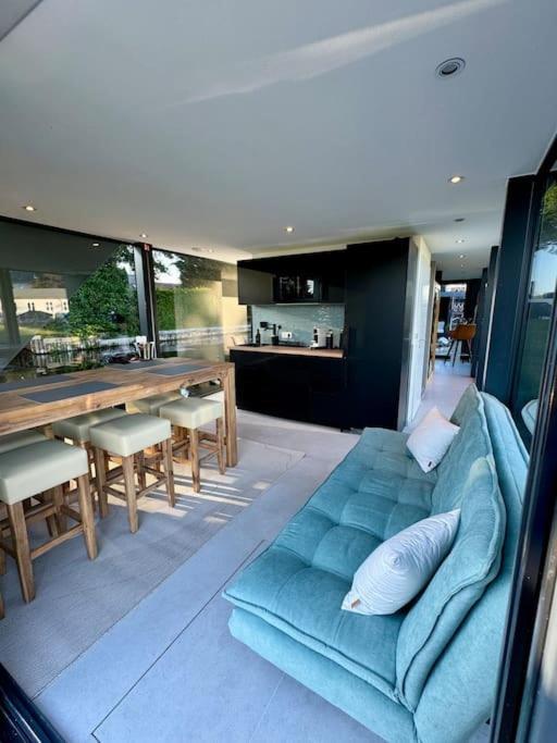 Wave-lounge, Exklusives Hausboot In