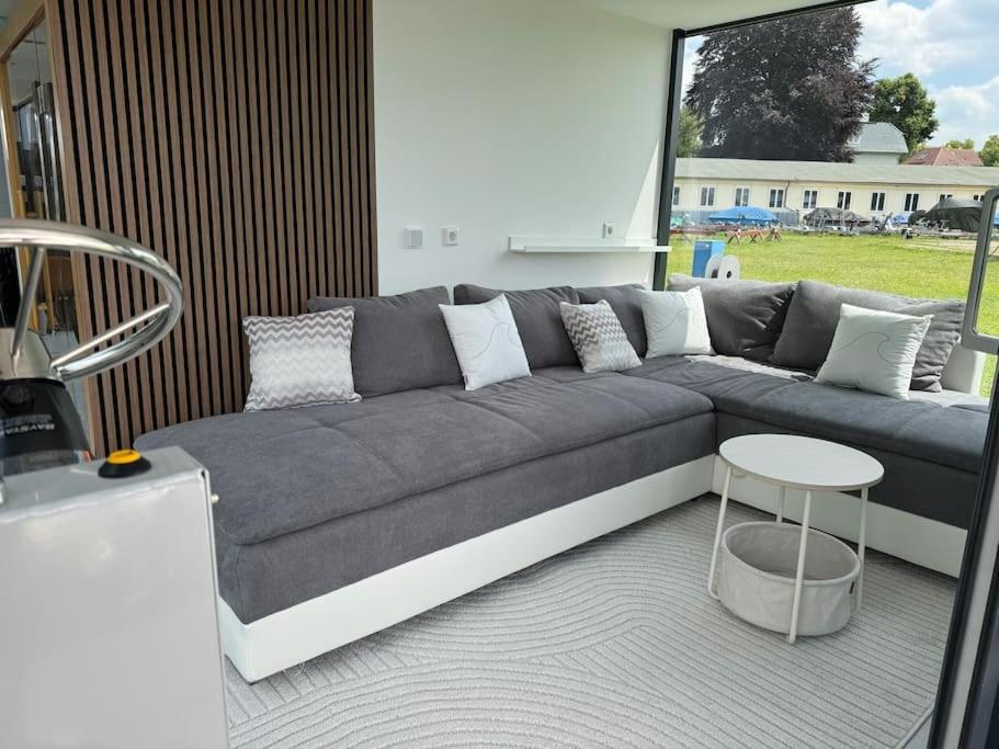 Wave-lounge, Exklusives Hausboot In Berlijn
