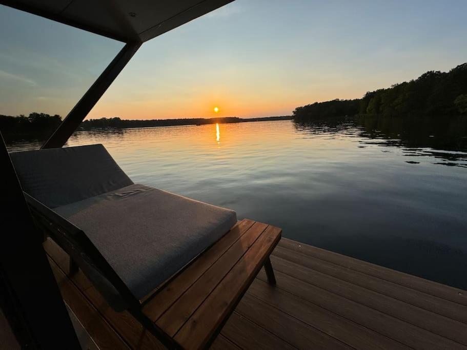 Wave-lounge, Exklusives Hausboot In