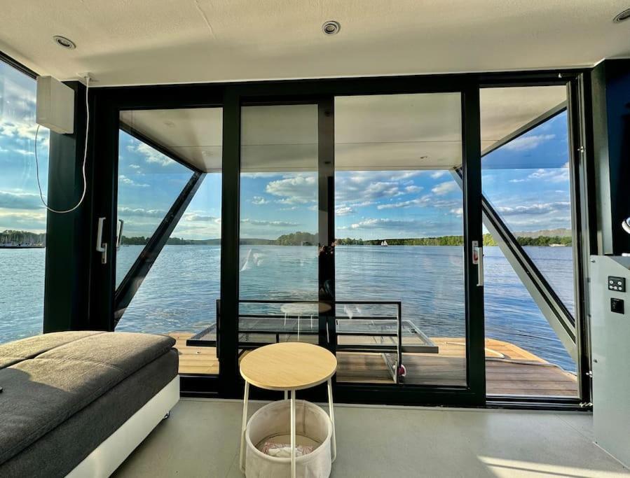 Botel Wave-lounge, Exklusives Hausboot In
