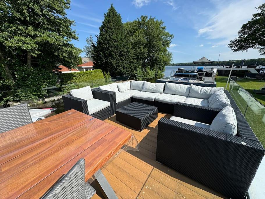 Wave-lounge, Exklusives Hausboot In Berlijn